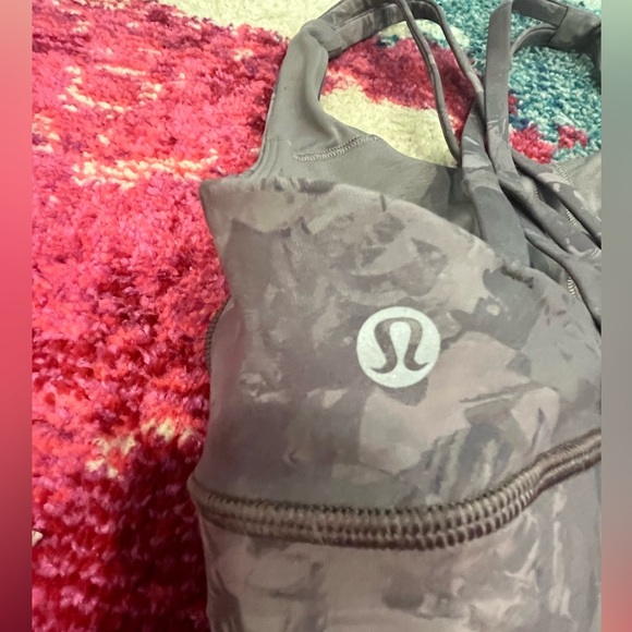 Lululemon Sports Bra - No Pads - Size 6 - Picture 3 of 4